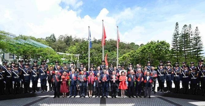 香港多所高校7月1日举行升旗仪式 青年学生：爱国爱港、扎根奉献