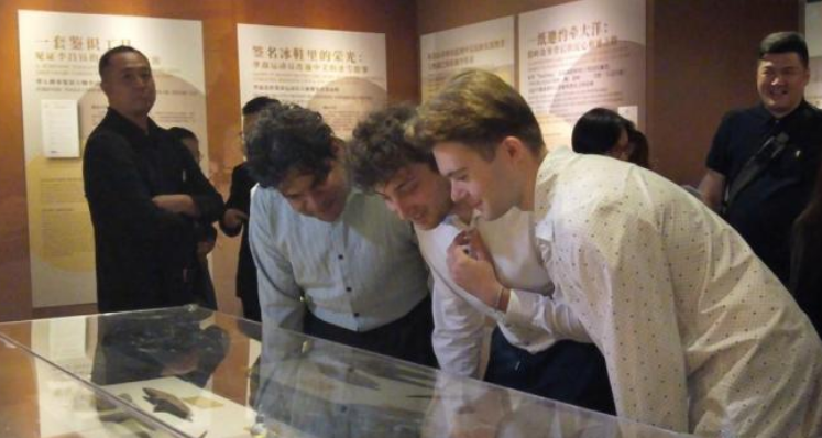外籍留学生观展中美民间交往史：感动平凡人的努力 偏爱鲜活交流互动