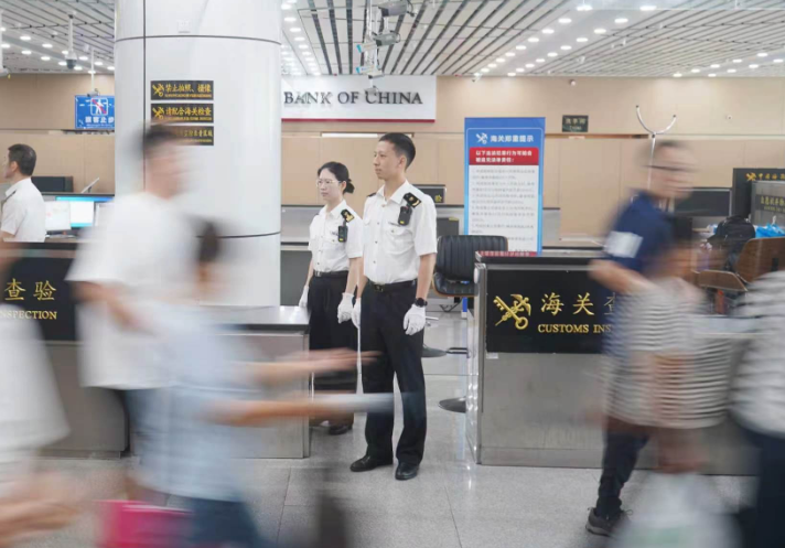 粤港澳大湾区跨境游热度攀升 7月以来拱北口岸日均进出境旅客超31万人次