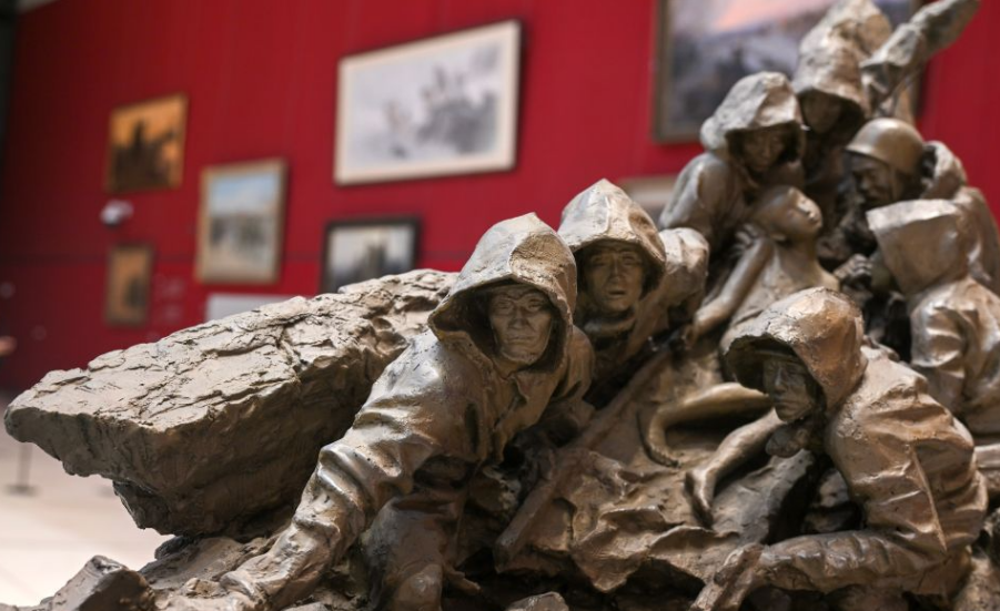 “人民·丰碑——中国国家博物馆馆藏经典美术作品展”在国博举行
