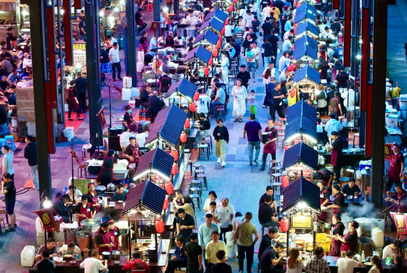 夜市、夜游、夜探，花样玩法带热夏夜消费