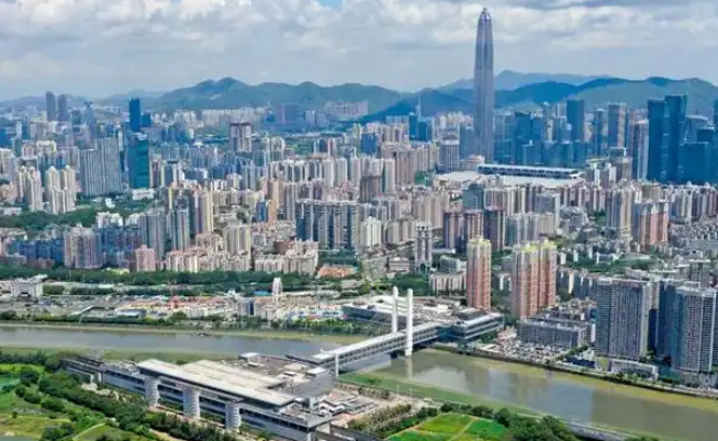 港深签署皇岗口岸实施“一地两检”合作安排