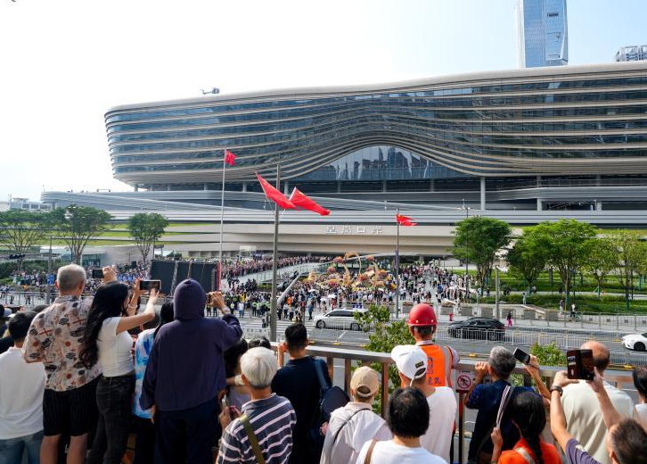 皇岗口岸正式开通运行